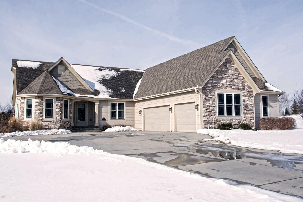 W279N8607 Twin Pine Cir, Lisbon, WI 53029