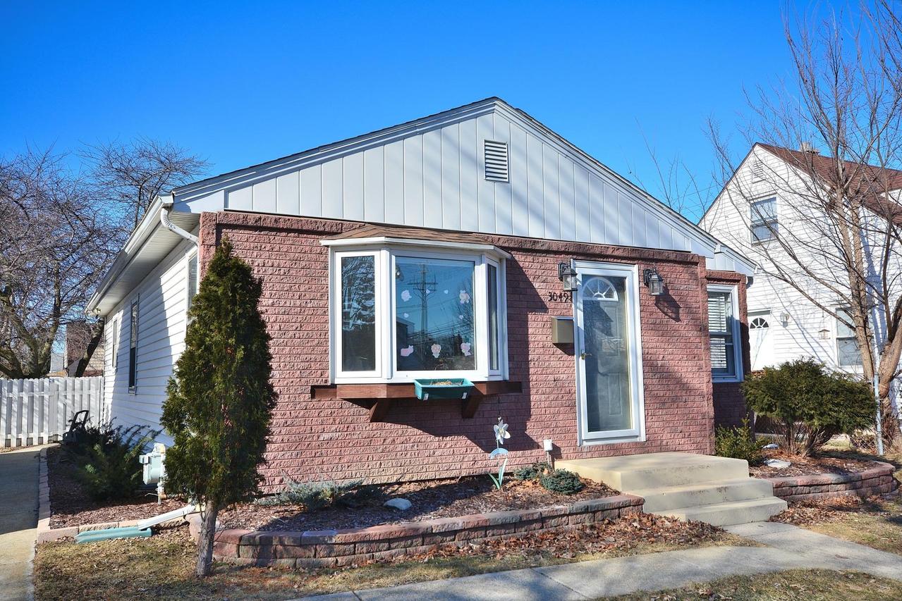 3049 N 77th St, Milwaukee, WI 53222