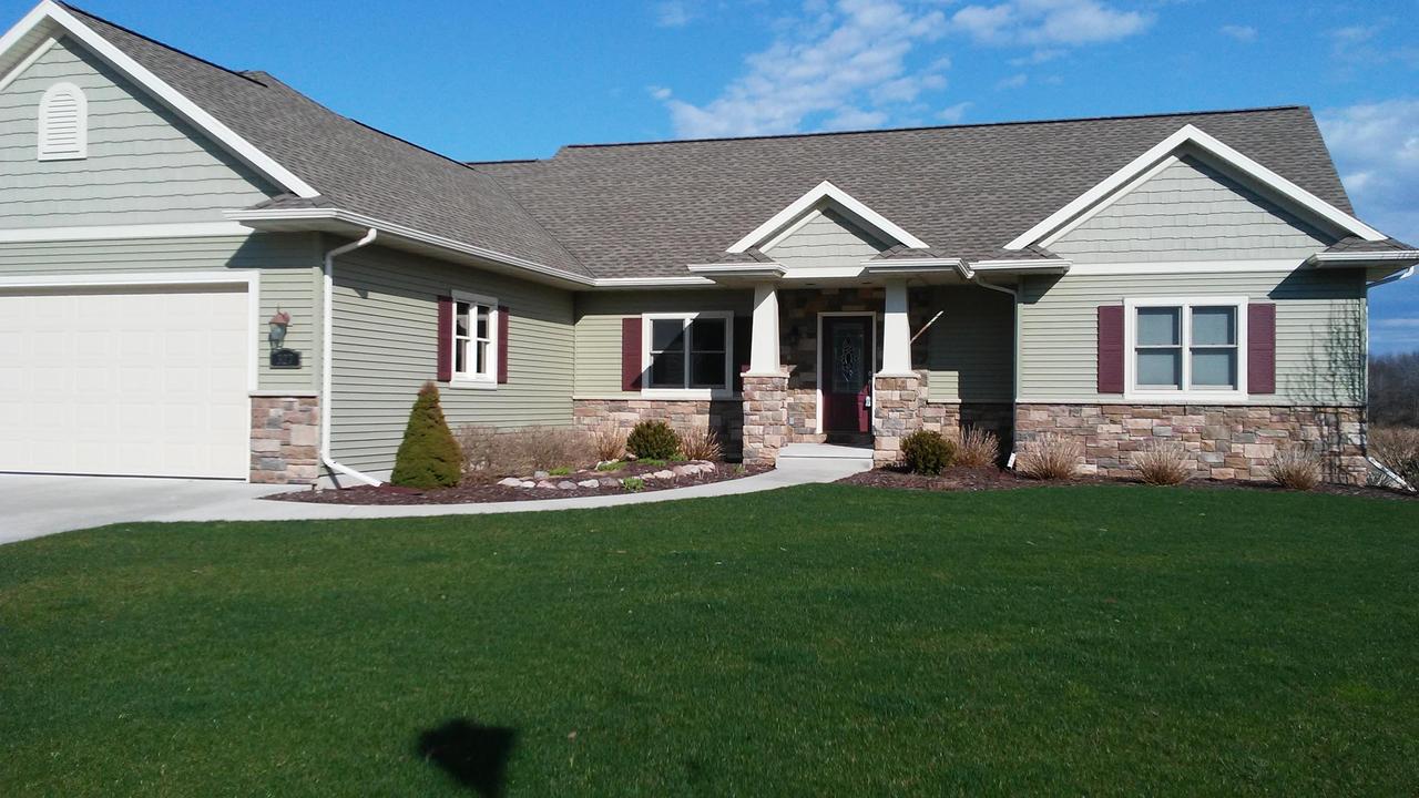 327 Mosie Ct, Manitowoc, WI 54220