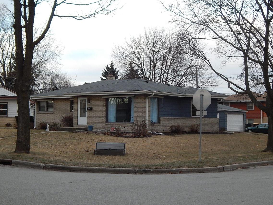 3006 N 121st St., Wauwatosa, WI 53222