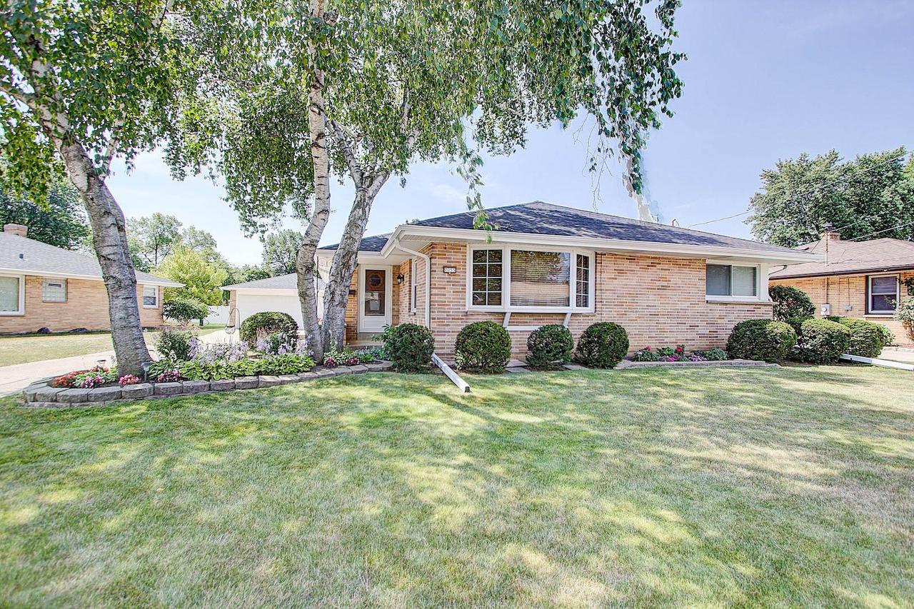 7055 W Crawford Ave, Milwaukee, WI 53220