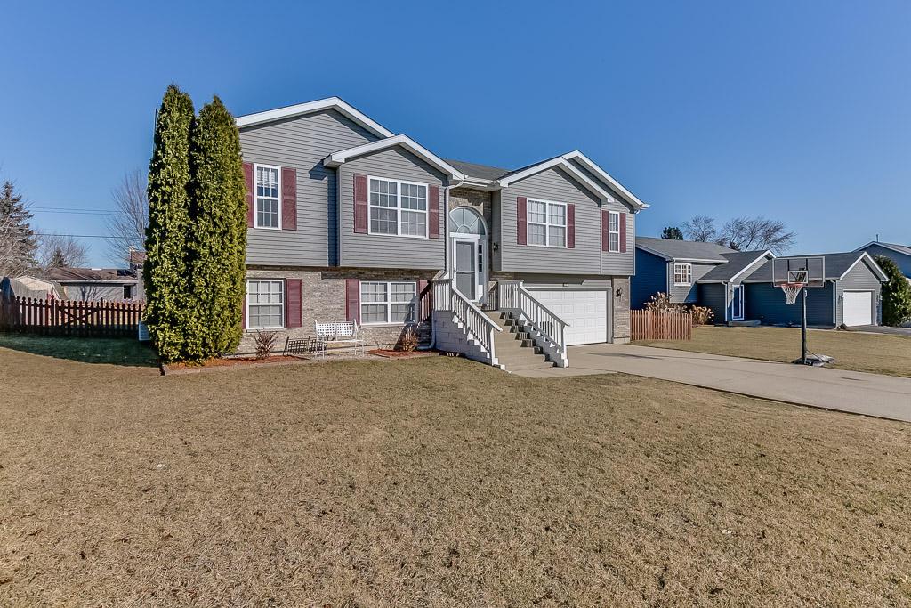 1846 Sunset Dr, Twin Lakes, WI 53181