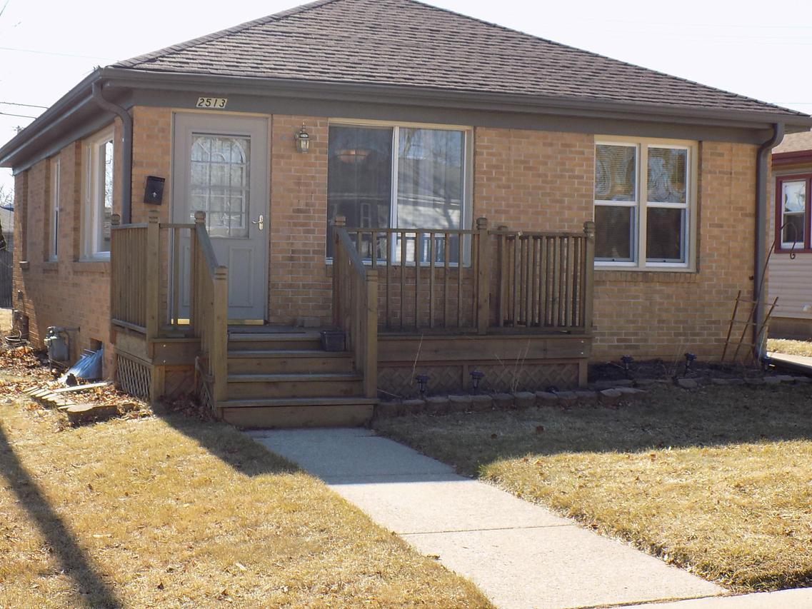 2513 Dwight St, Racine, WI 53403