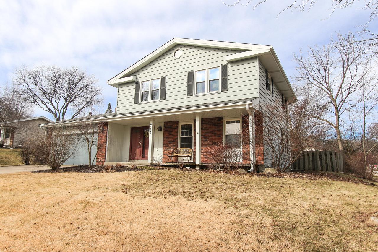 2732 Bristol Ct, Waukesha, WI 53188