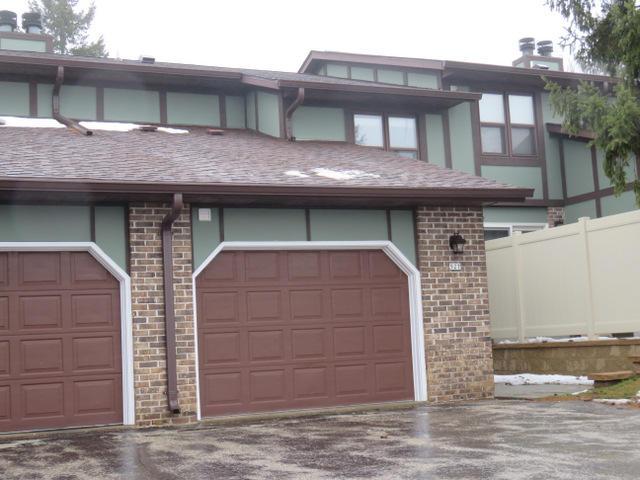 527 Hartridge Dr, Hartland, WI 53029
