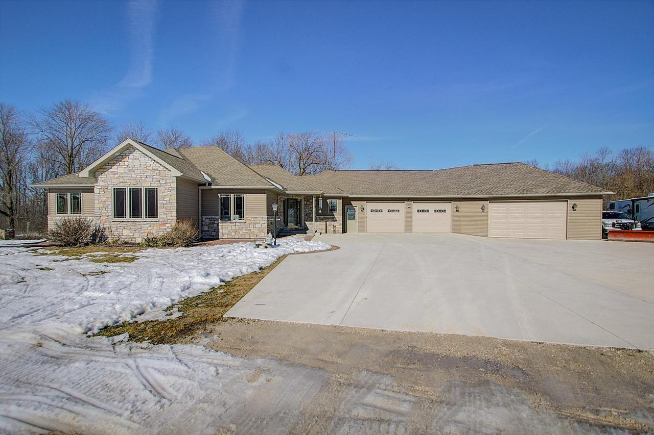 W4699 Spencer Cir, Ashford, WI 53010