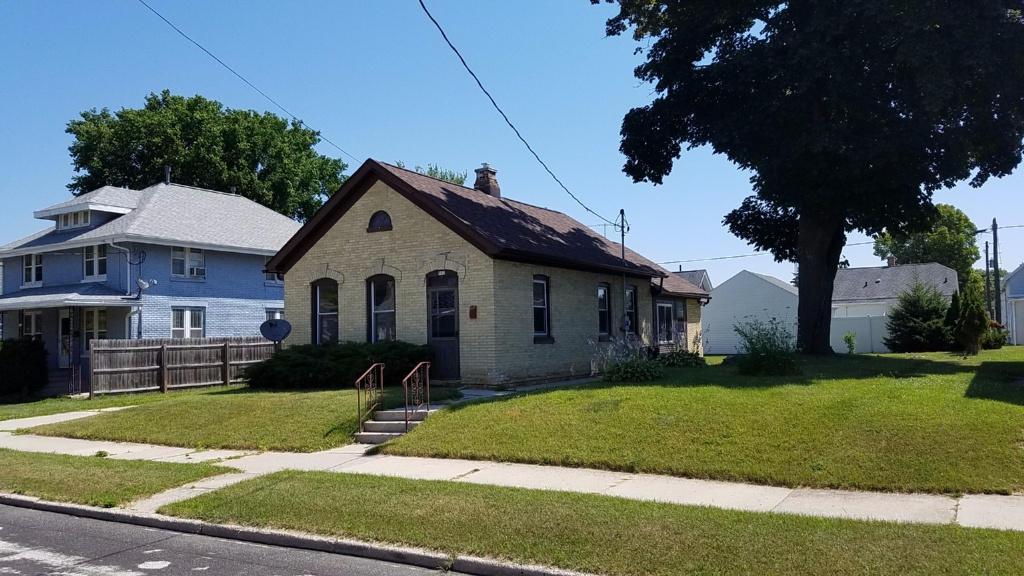 923 S 24th St., Manitowoc, WI 54220