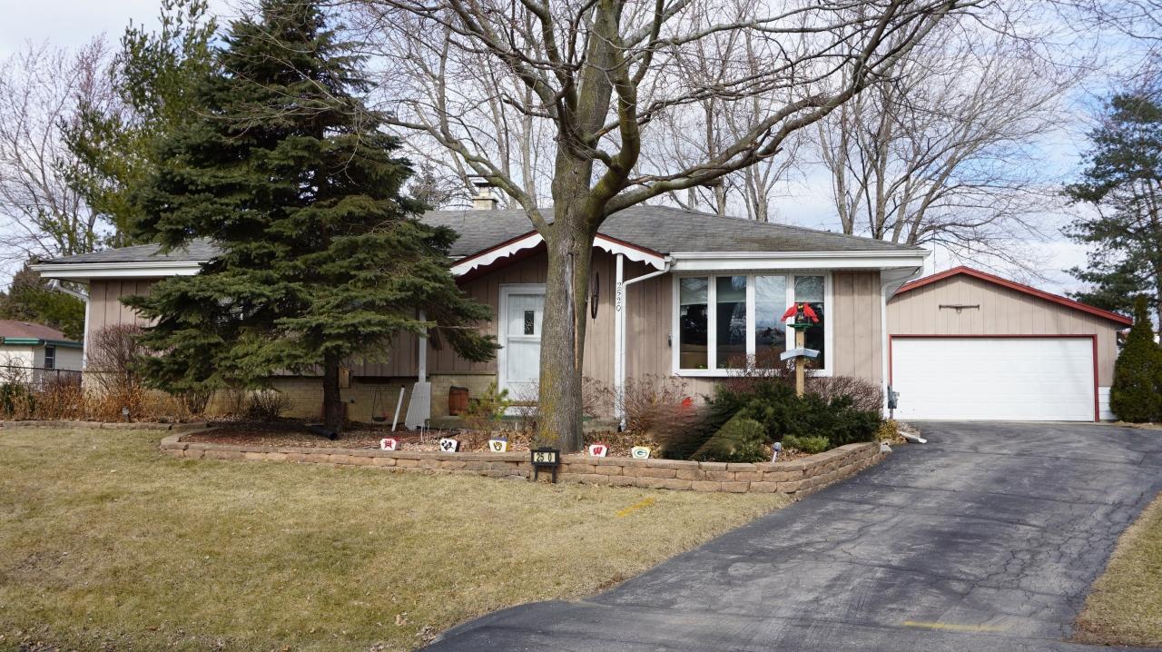 2520 Marigold Ct, Caledonia, WI 53402