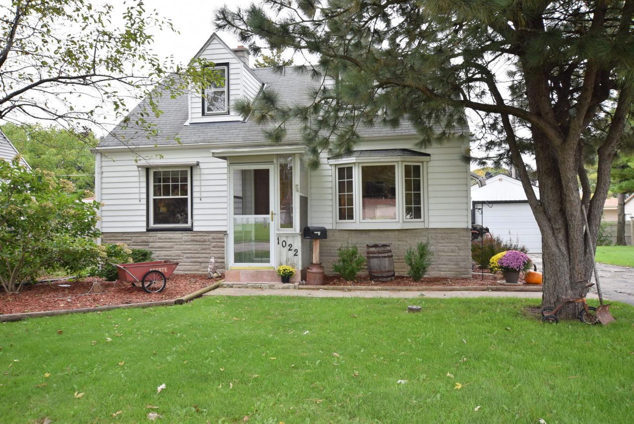 1022 S 112th St, West Allis, WI 53214