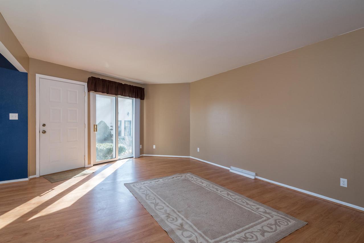 W169N11468 Biscayne Dr, Germantown, WI 53022