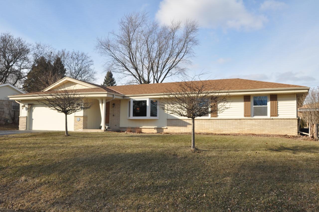 2300 W Rochelle Ave., Glendale, WI 53209
