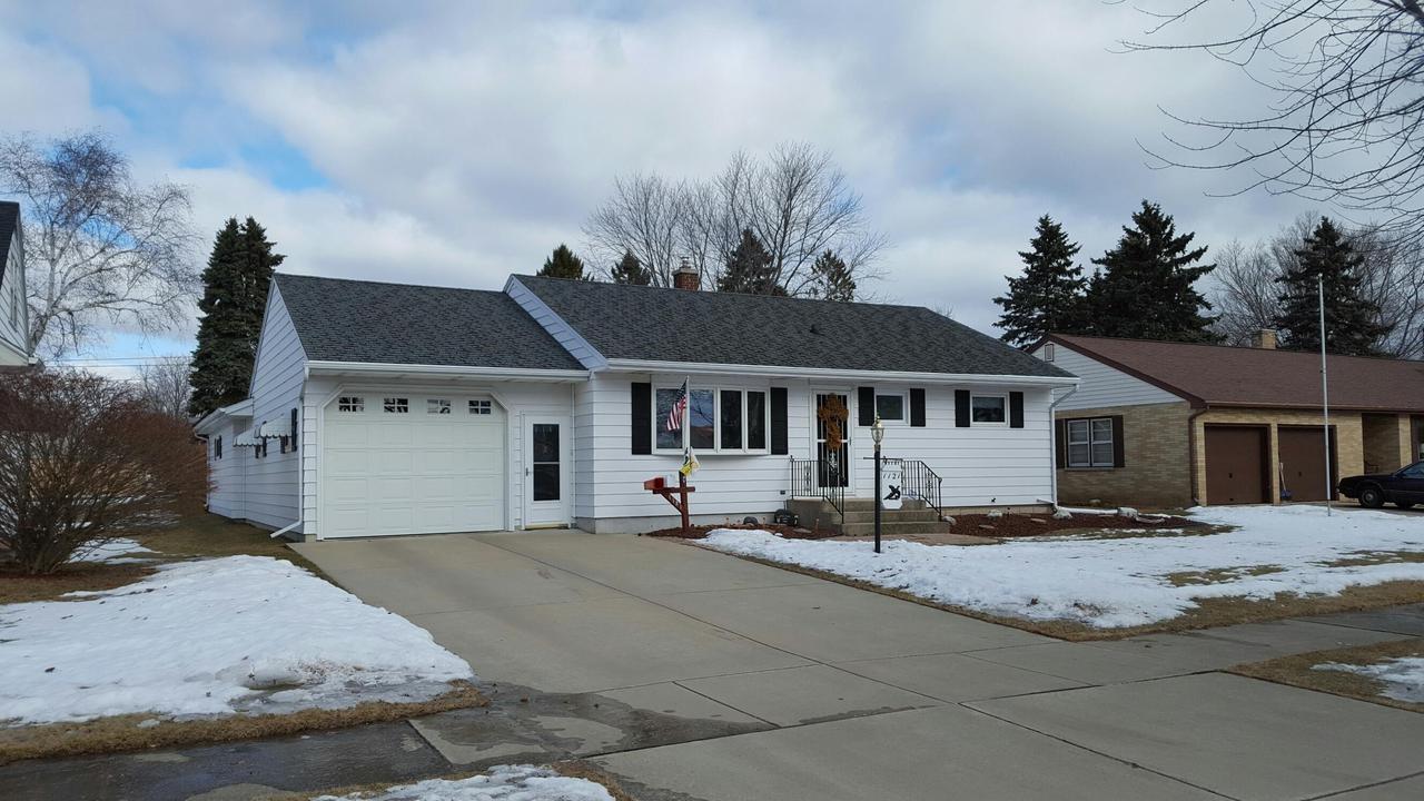 1121 Center, Kewaunee, WI 54216