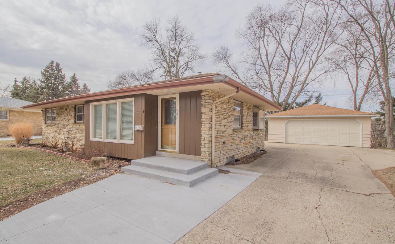 5227 Millshire Rd., Greendale, WI 53129