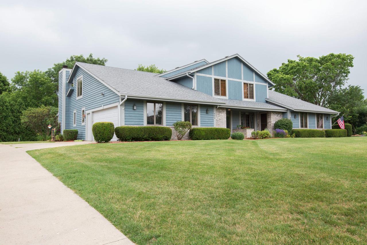 550 Hiview Dr, Brookfield, WI 53045