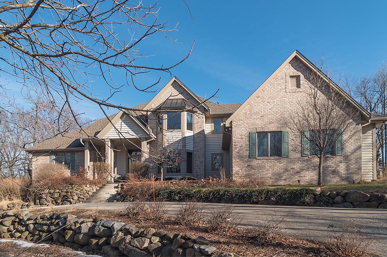 21130 W Edinbourgh Dr., New Berlin, WI 53146
