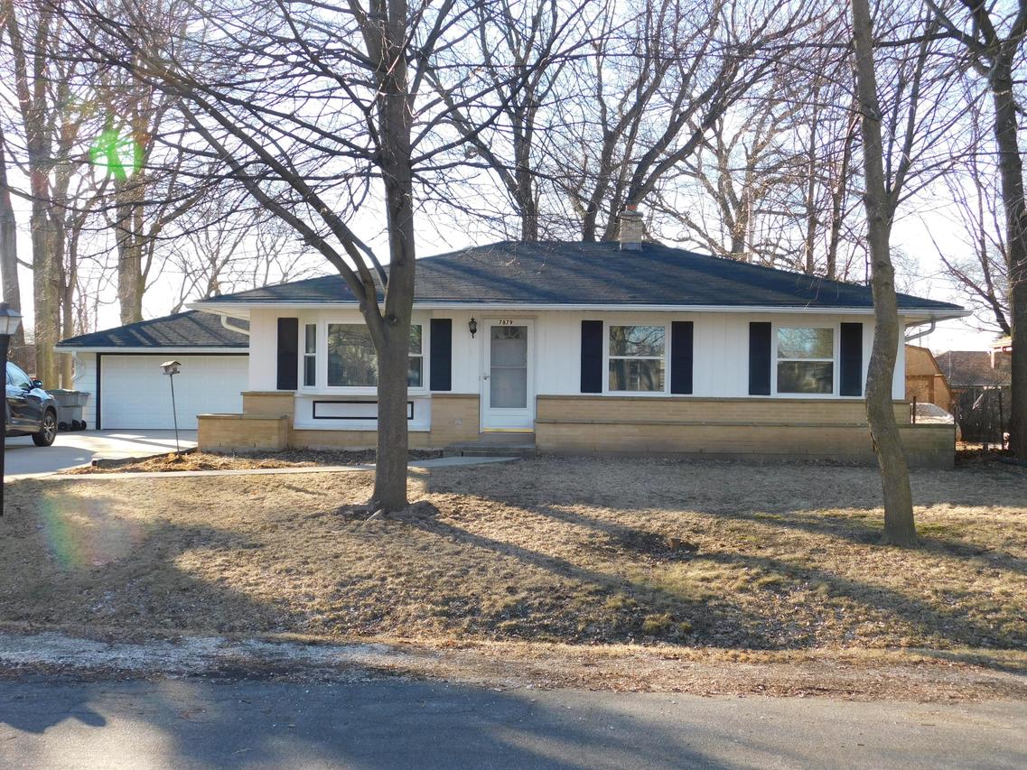7879 N 57th St, Milwaukee, WI 53223