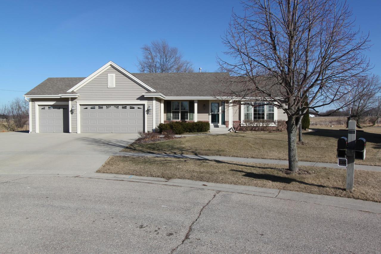 905 N Susan Ct, Elkhorn, WI 53121