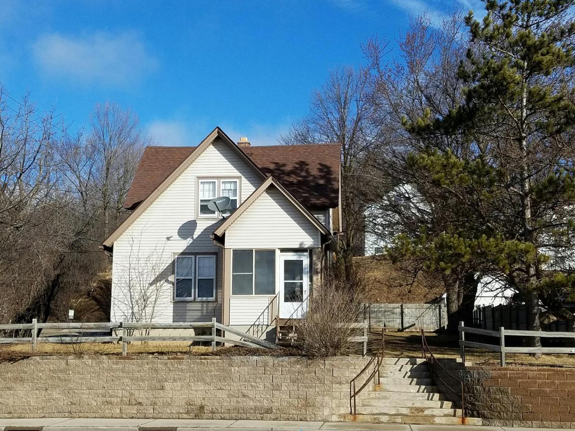 1068 W Washington St, West Bend, WI 53095