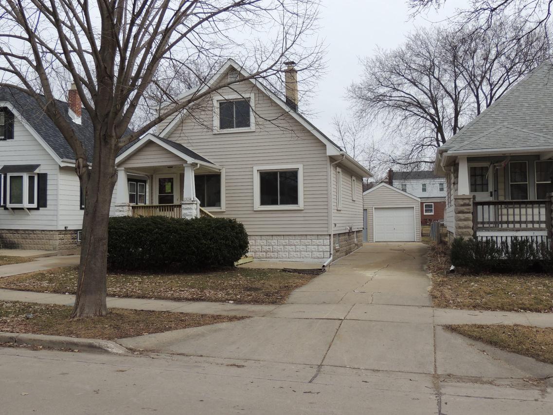 1614 S 89th St, West Allis, WI 53214