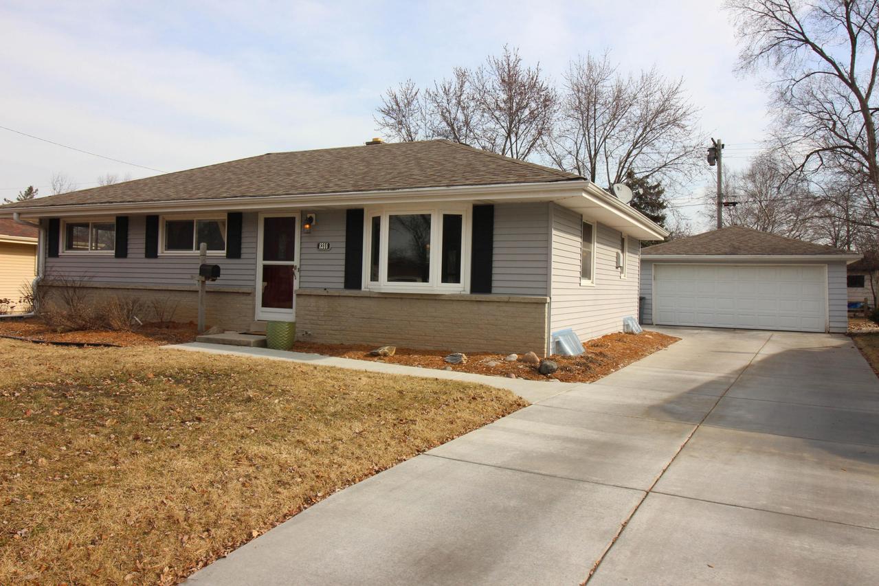 W152N8316 Elm Ln, Menomonee Falls, WI 53051