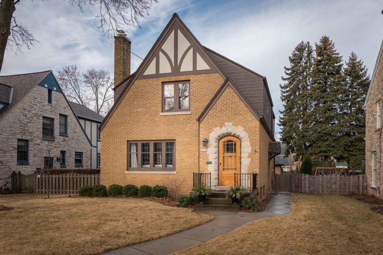 5335 N Berkeley Blvd, Whitefish Bay, WI 53217