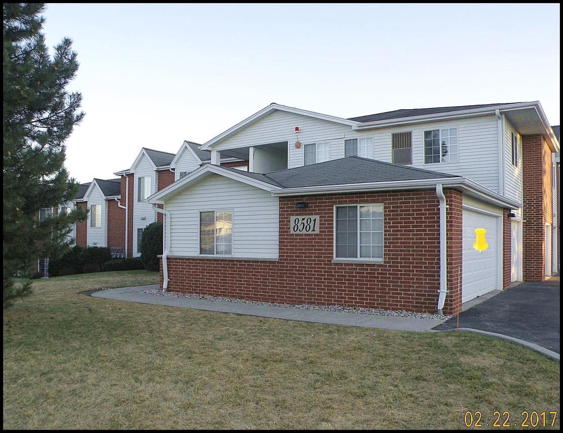 8581 Lexington Pl ##9, Pleasant Prairie, WI 53158