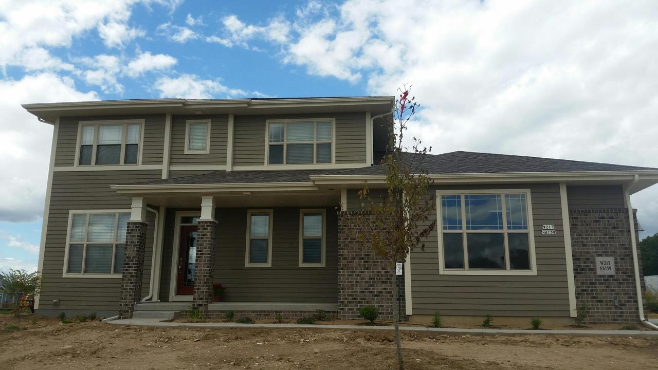 W213N6159 Masters Dr, Menomonee Falls, WI 53051