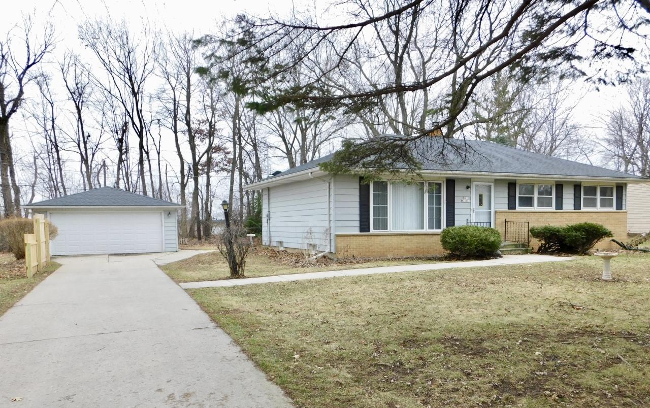 N61W14855 Wigwam Dr, Menomonee Falls, WI 53051