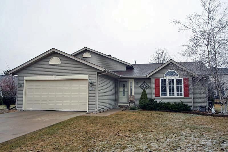 1206 Mayfield Rd, Hartford, WI 53027