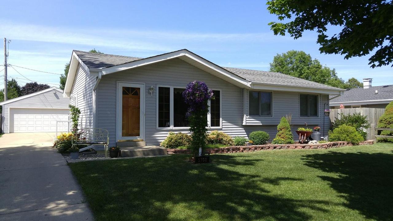 5708 68th St, Kenosha, WI 53142