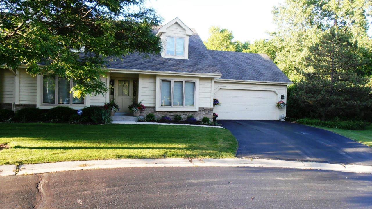 5422 Wild Rose Cir., Greendale, WI 53129