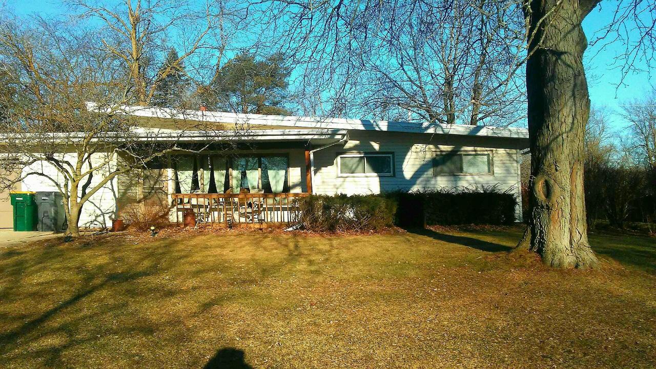 11300 Parkview Ln, Hales Corners, WI 53130