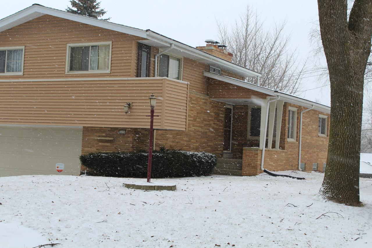 3220 N Knoll Ter, Wauwatosa, WI 53222