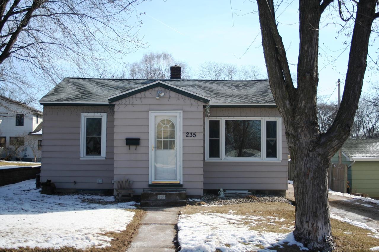 235 S 9th Ave, Onalaska, WI 54650