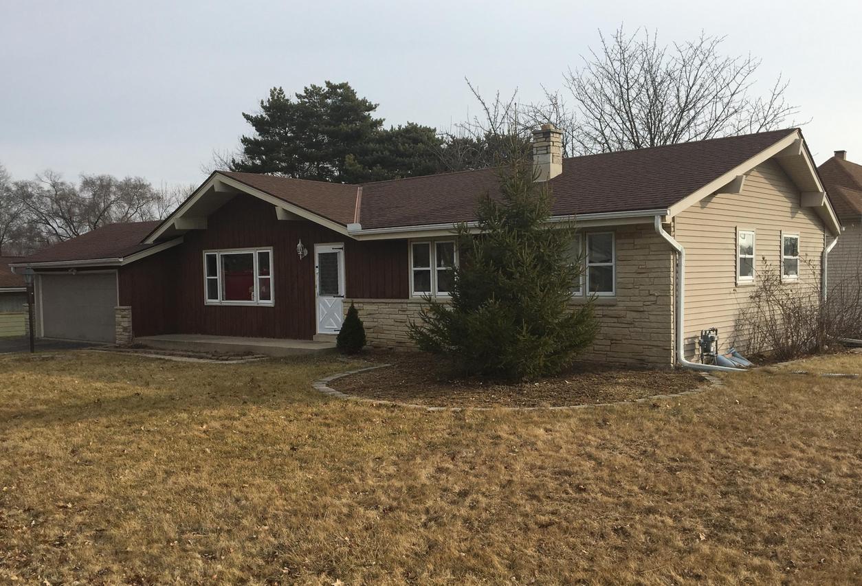 3445 Southwood Dr, Racine, WI 53406