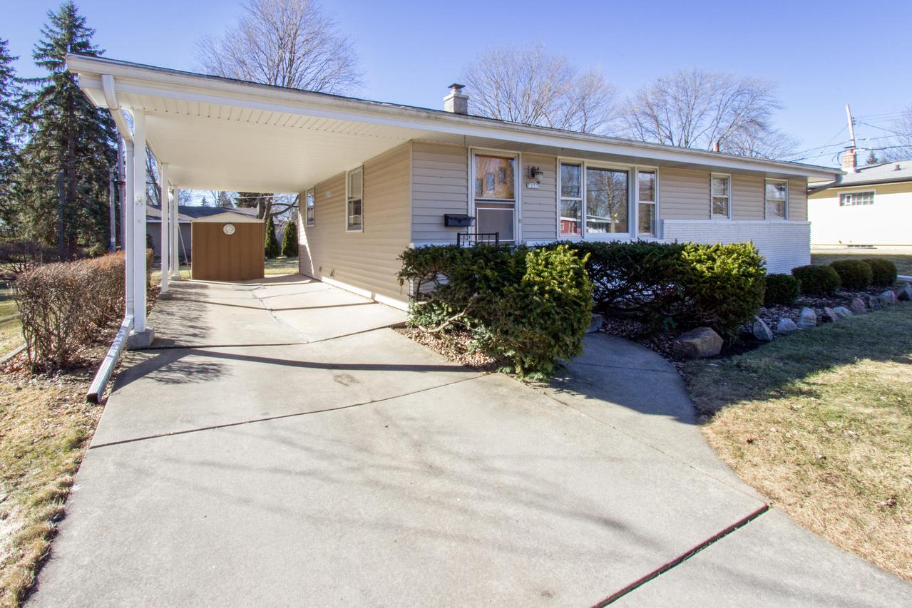 7237 Edgehill Rd., Greendale, WI 53129