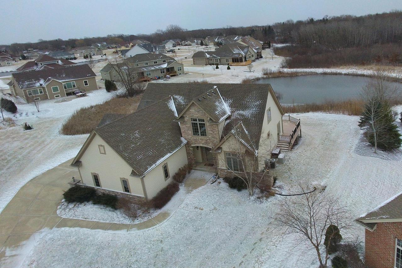9000 S Bluestem Ct, Franklin, WI 53132