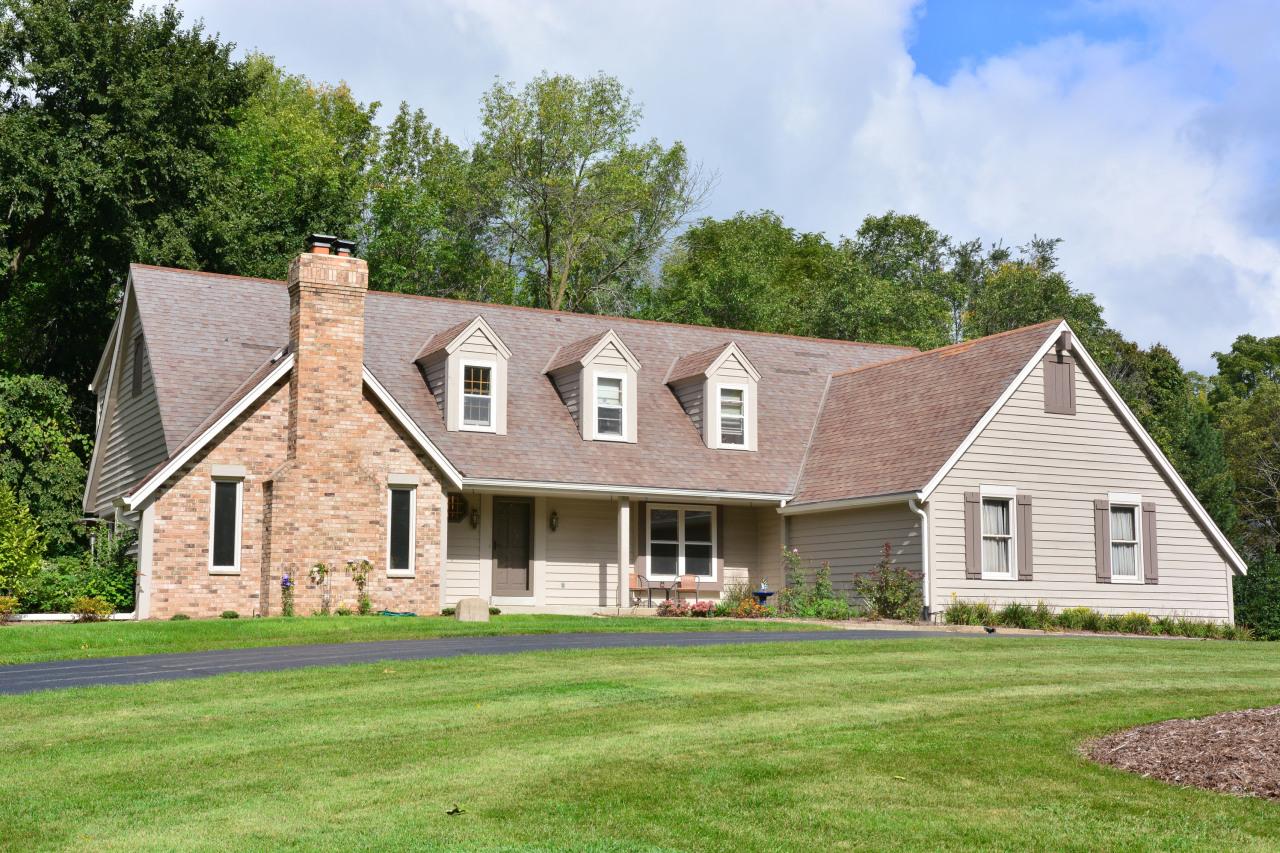 15000 Marilyn Dr, Elm Grove, WI 53122