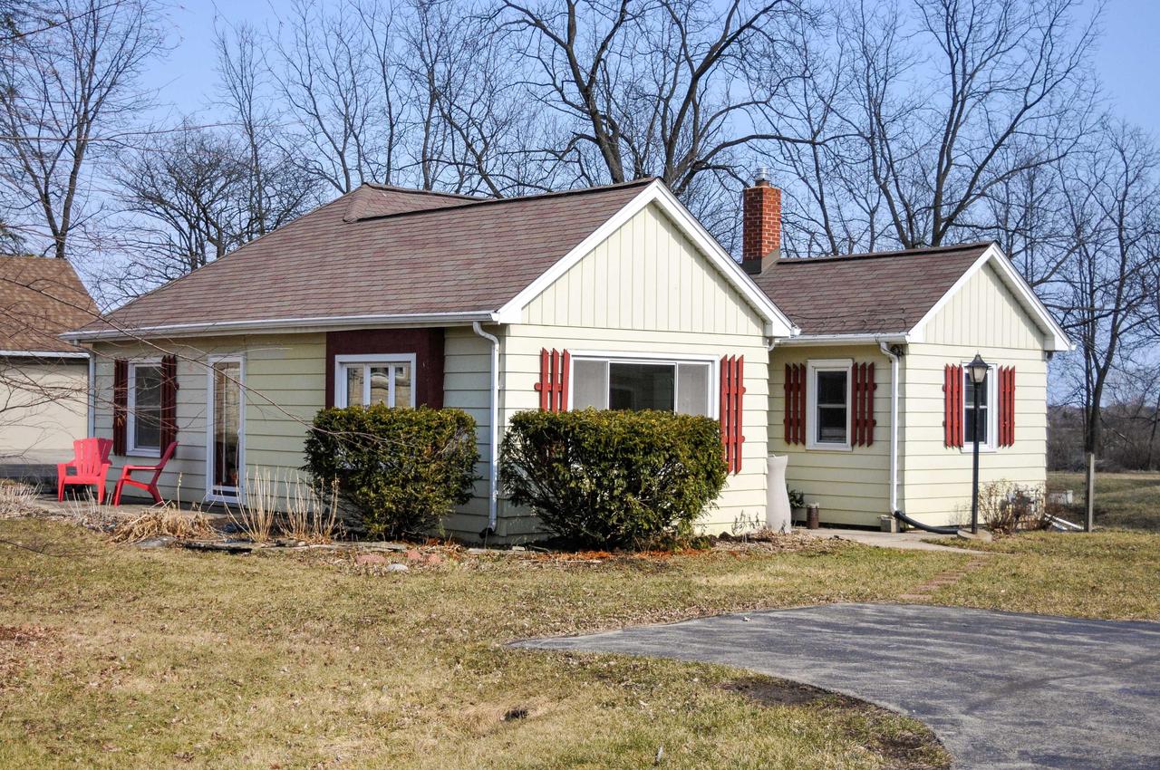 13956 Green Bay Rd, Mequon, WI 53097