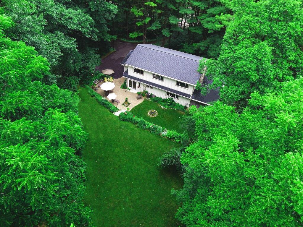 N9W31677 Phyllis Pkwy, Delafield, WI 53018