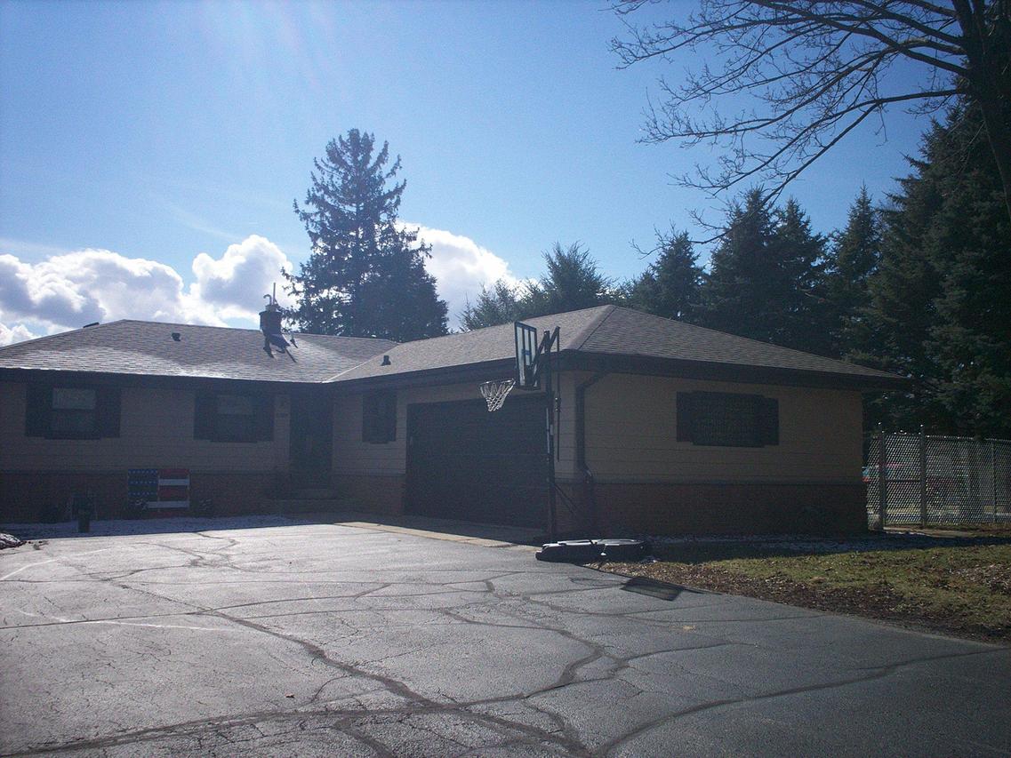 7707 W Puetz Rd, Franklin, WI 53132