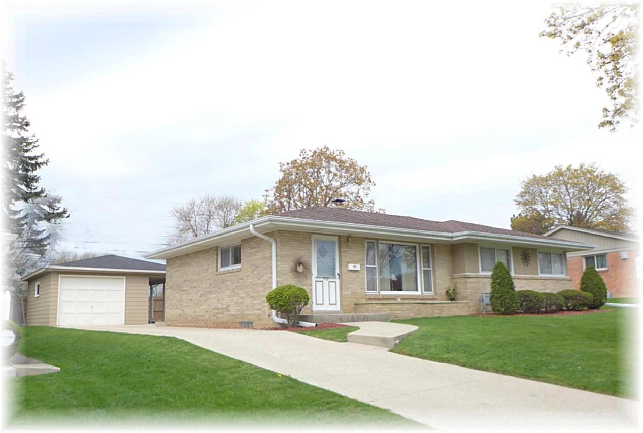 718 Echo Ln, Racine, WI 53406