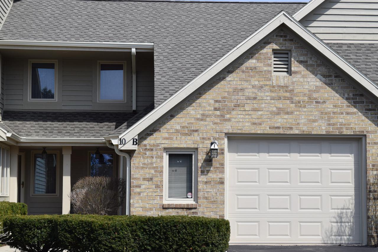 W240N2192 Dorchester Dr. #10B, Pewaukee, WI 53072