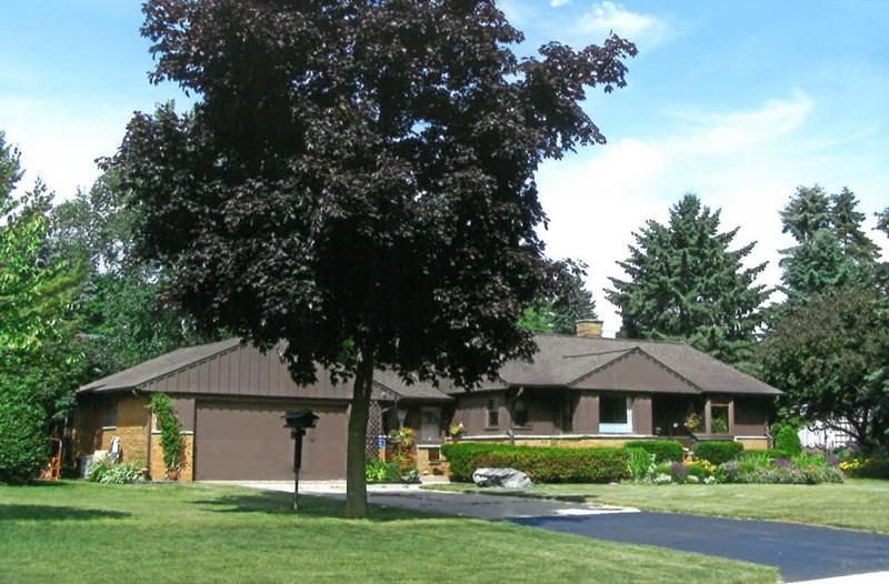 6923 N Milwaukee River Pkwy., Glendale, WI 53209