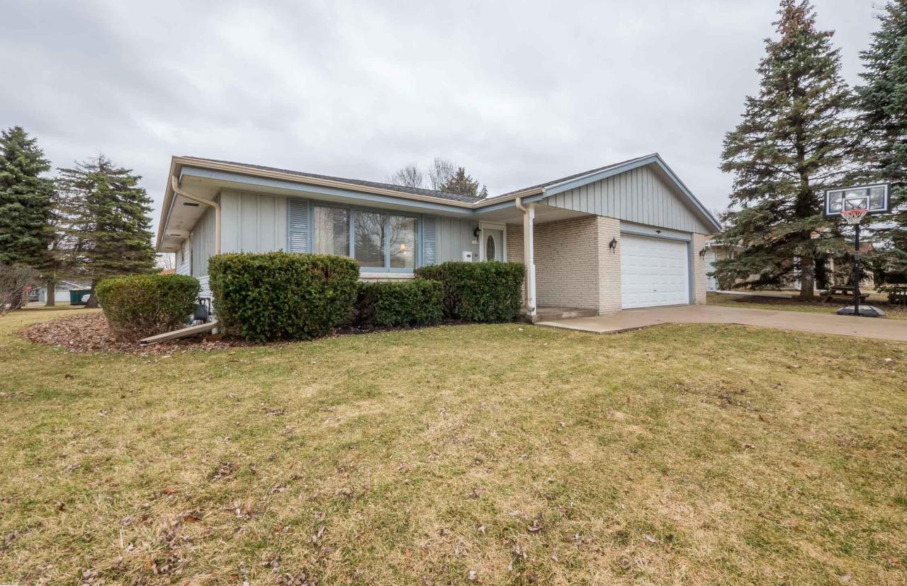 5338 Mulberry Dr., Greendale, WI 53129