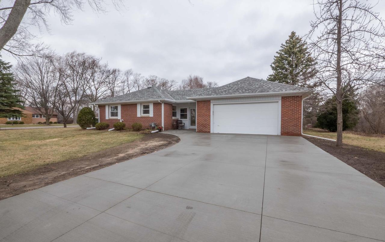 310 Prospect Dr, Brookfield, WI 53005