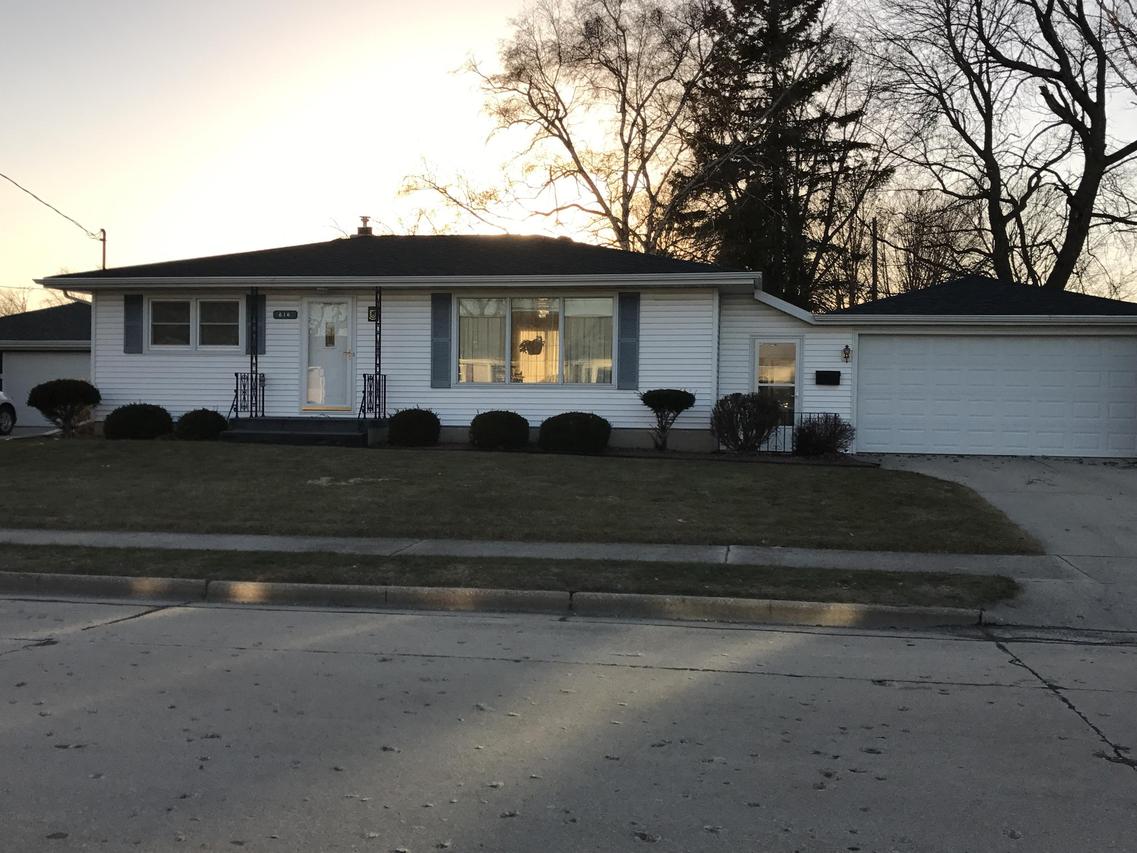 616 S 30th St., Manitowoc, WI 54220