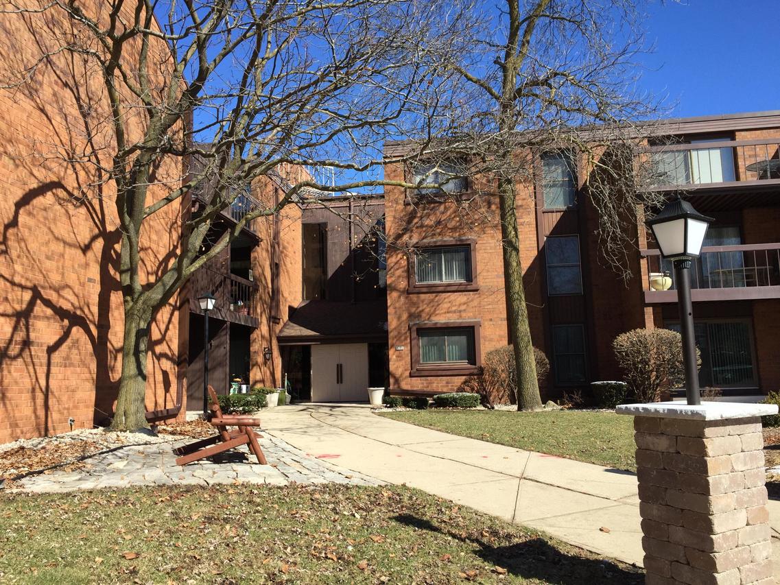 5200 S Tuckaway Blvd #150C, Greenfield, WI 53221