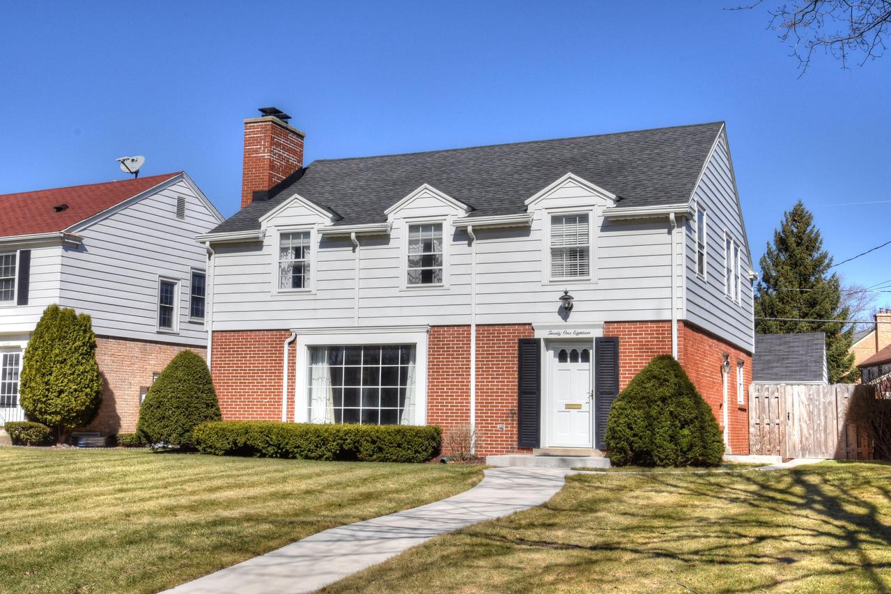 2118 N Menomonee River Pkwy., Wauwatosa, WI 53226