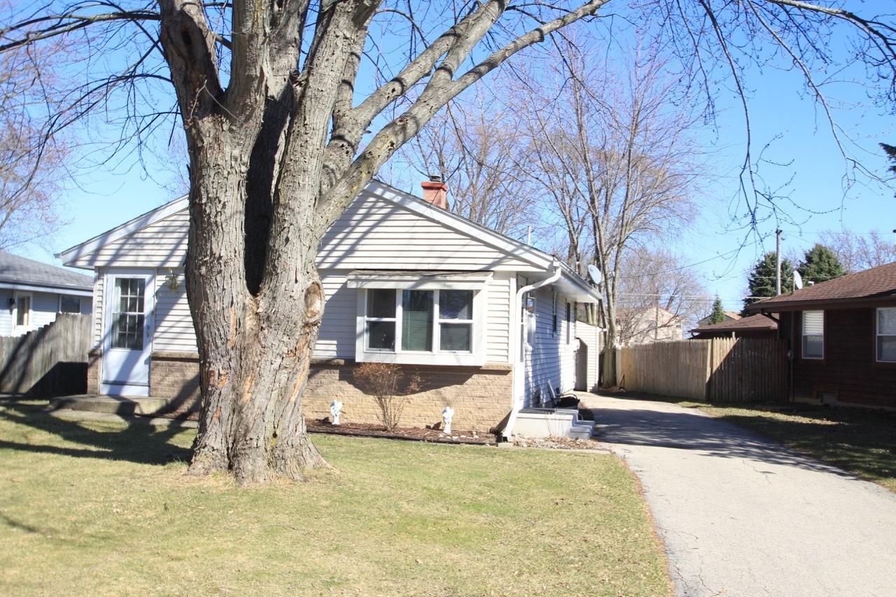 7425 Paul Bunyan Rd, Caledonia, WI 53402